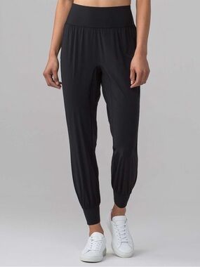 Lululemon Sun Setter Jogger in Black
